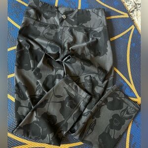 Lululemon Black Floral Capri Leggings